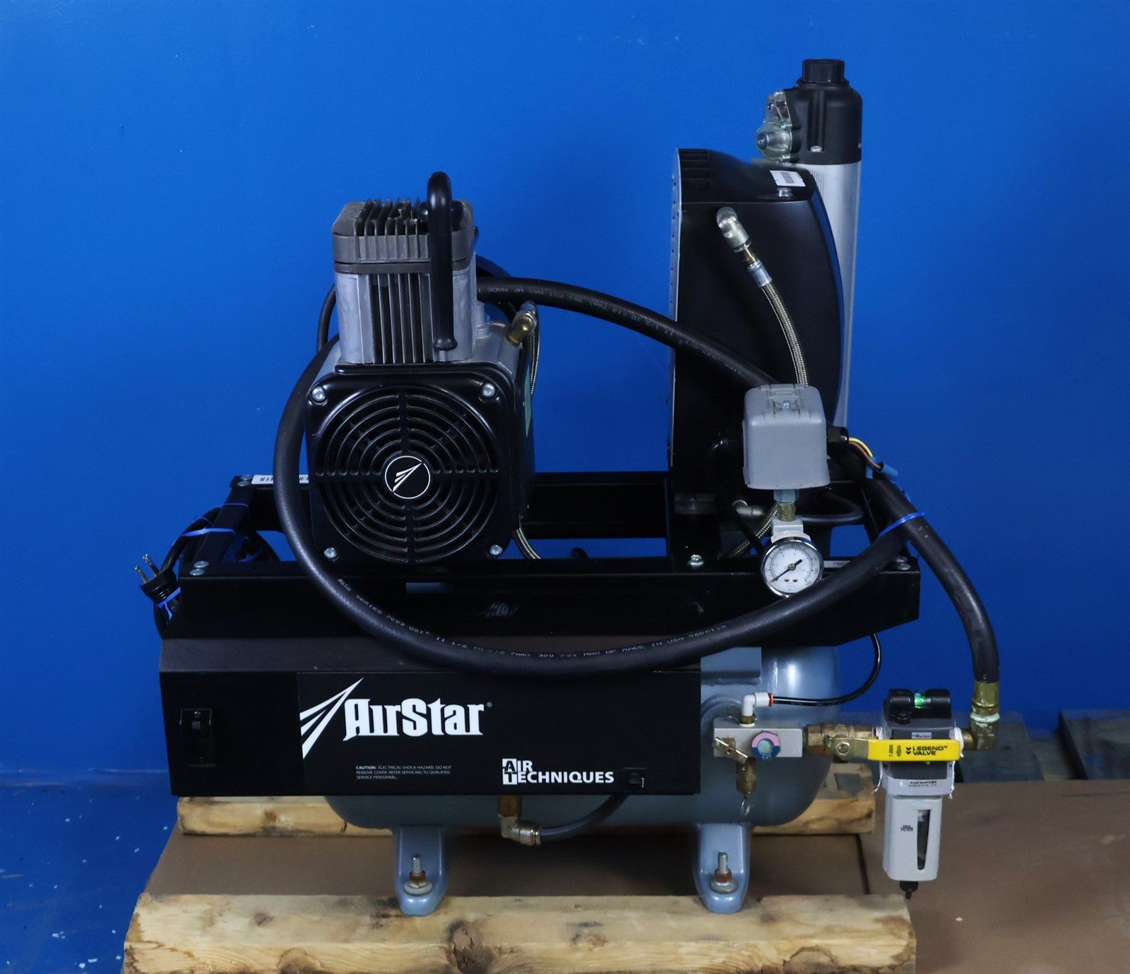 Air Techniques AirStar 21 Dental Air Compressor Oil-Less 2-3 User 115V product image