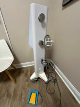 Load image into Gallery viewer, Serendia Scarlet SRF Radio Frequency Microneedling System Year: 2021
