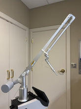 Load image into Gallery viewer, Lutronic Denta II CO2 Dental Surgical Laser Soft Tissue System

