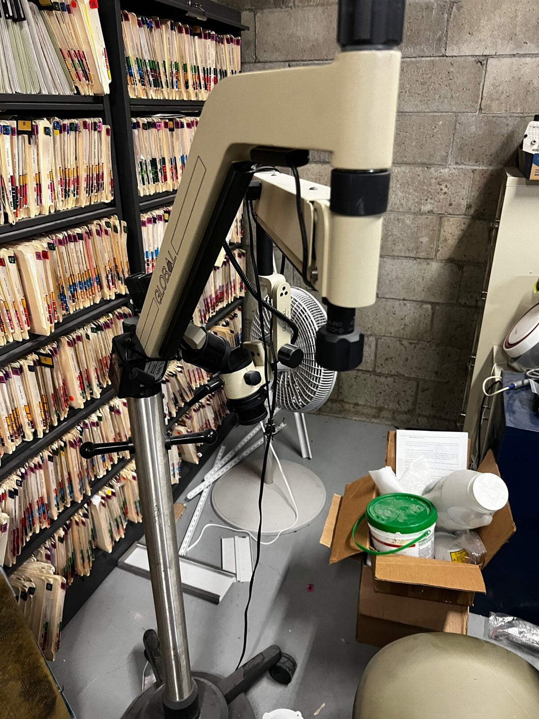 Global Entree M704CL Dental Microscope Magnification System