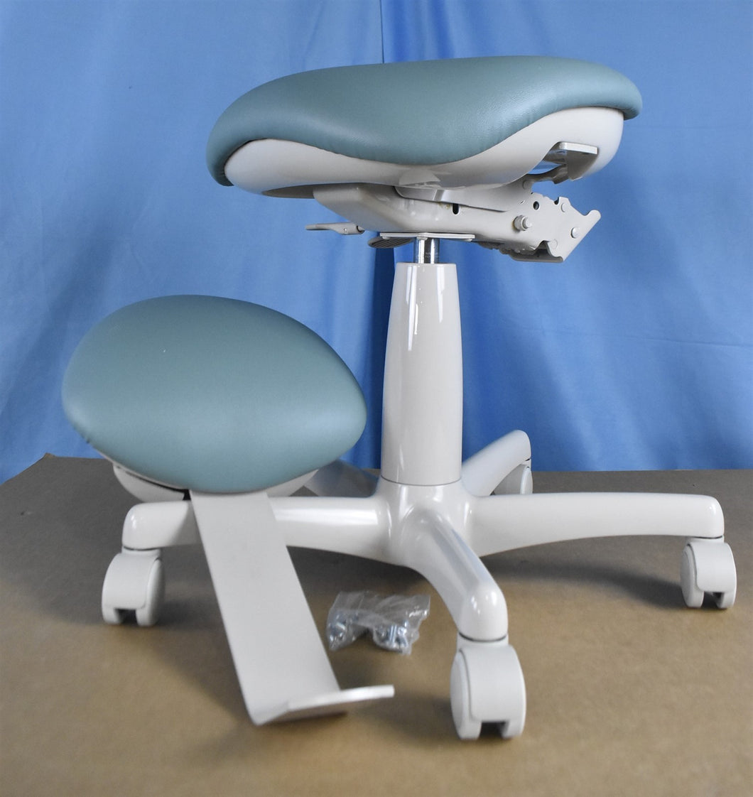 NEW UNUSED Midmark Dental Ergonomic Adjustable Doctor Stool