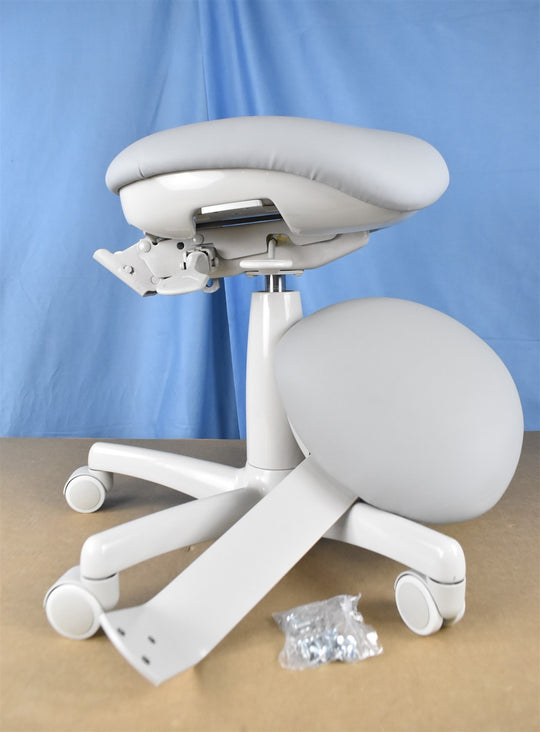 NEW UNUSED Midmark Dental Contoured Doctor Stool