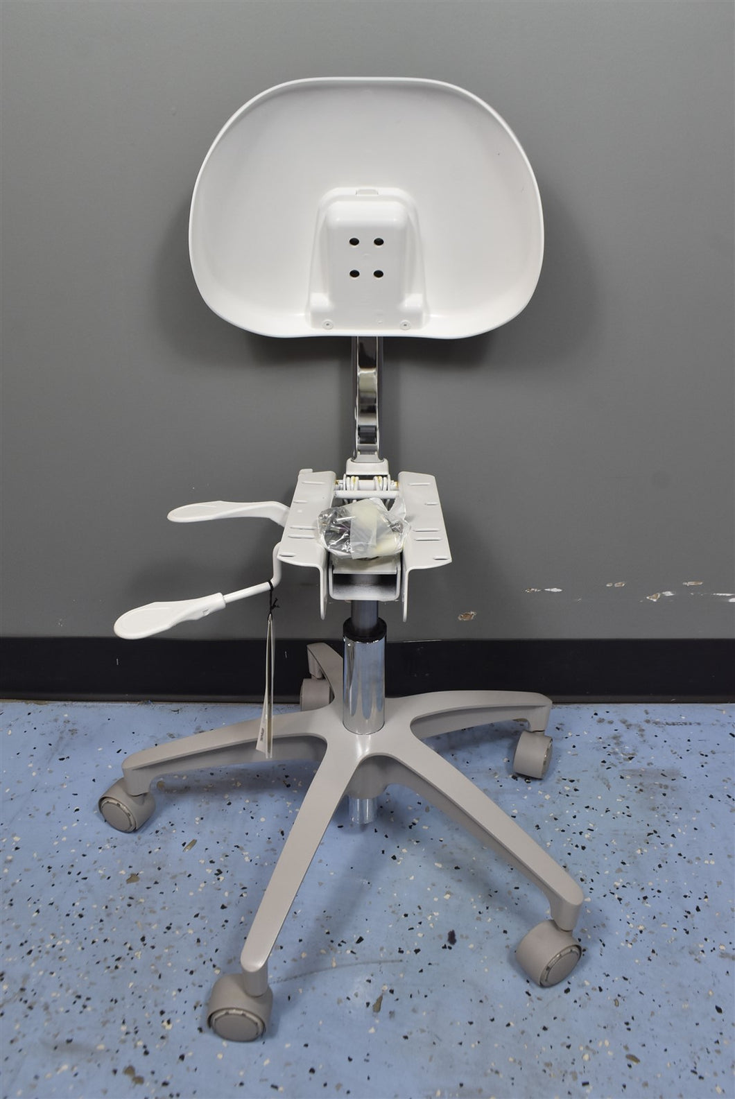 Adec 422 Dental Contoured, Adjustable, Ergonomic Doctor Stool Yr: 2022