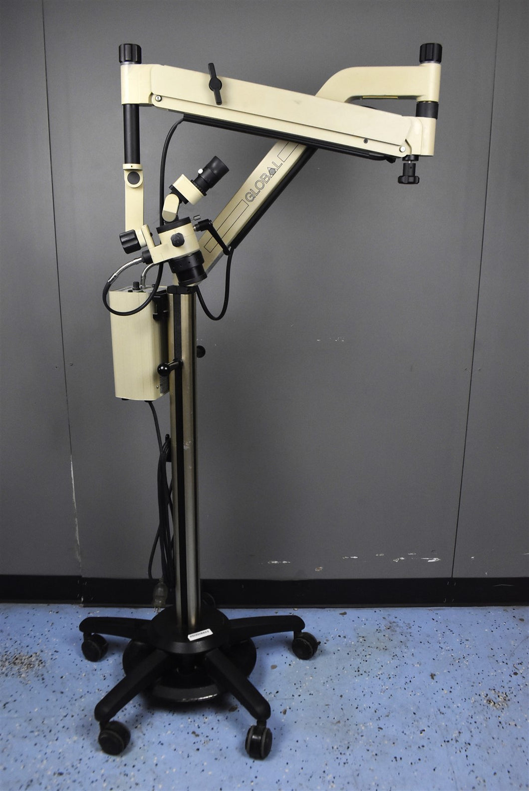 Global Entree M704FS Dental Microscope Magnification System