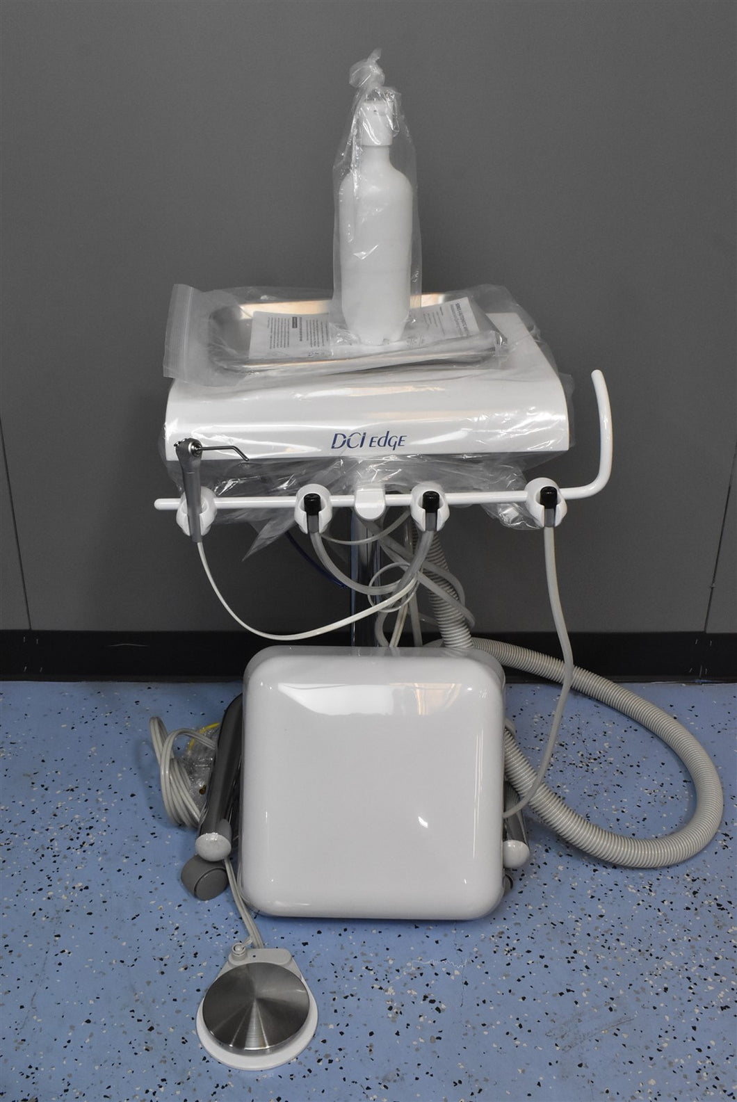 New DCI Edge Series 4 Dental Doctor Mobile Cart system 3HP